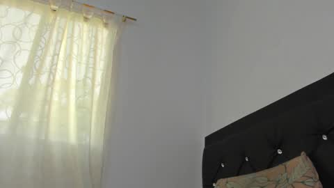 Snapshot of santi_brown1 chatting on 10-02-25, 05:42 Santibrown online show from 10-02-25, 05:42