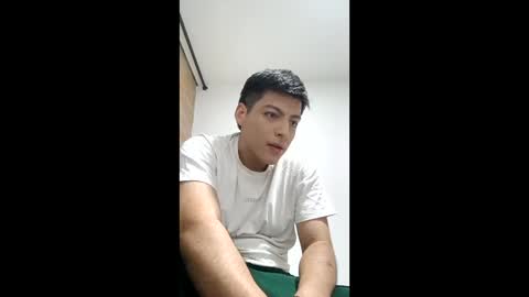 Snapshot of santi_henao chatting on 06-08-26, 01:28 Santiago Henao online show from 06-08-26, 01:28