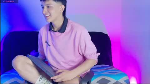 Snapshot of santi_ll chatting on 06-14-26, 08:11 santi online show from 06-14-26, 08:11