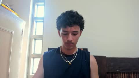 santi_twink19 online show from 10-06-25, 09:34