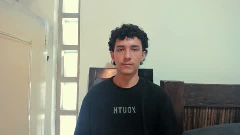 santi_twink19 online show from 10-09-25, 07:12