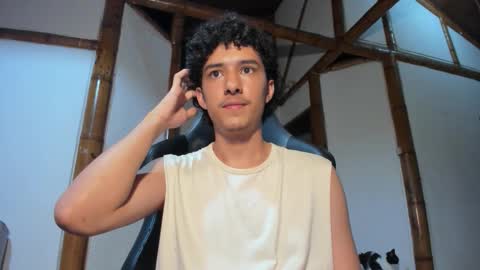 santi_twink19 online show from 02-12-26, 03:12