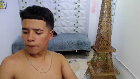 Snapshot of santiago_acosta chatting on 06-15-26, 11:07 Santiago online show from 06-15-26, 11:07