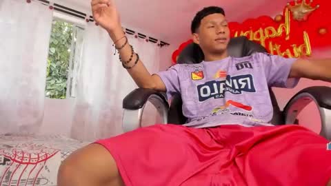 Snapshot of santiago_boyy chatting on 11-08-25, 08:40 Thiago online show from 11-08-25, 08:40