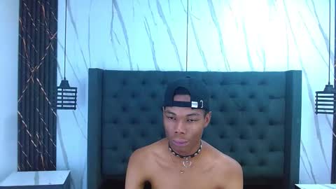 Snapshot of santiago_ortiz chatting on 02-18-26, 10:06 Santiiiiii online show from 02-18-26, 10:06