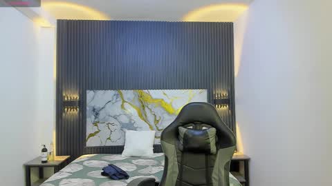 santiago_russo18 online show from 02-12-26, 08:48