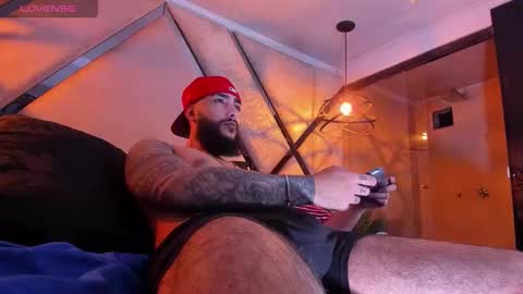 Snapshot of santiagohincapiie chatting on 03-03-26, 03:45 Santiago Hincapiie online show from 03-03-26, 03:45