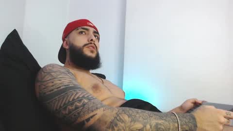 Snapshot of santiagohincapiie chatting on 03-19-26, 05:11 Santiago Hincapiie online show from 03-19-26, 05:11