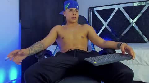 Snapshot of santiagoreyesft chatting on 12-31-24, 01:47 Santi Reyes online show from 12-31-24, 01:47