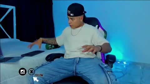 Snapshot of santiagoreyesft chatting on 03-11-25, 08:20 Santi Reyes online show from 03-11-25, 08:20