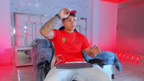 Snapshot of santiagoreyesft chatting on 09-19-25, 04:03 Santi Reyes online show from 09-19-25, 04:03