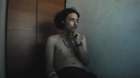 Santiago    online show from 12-21-24, 11:01
