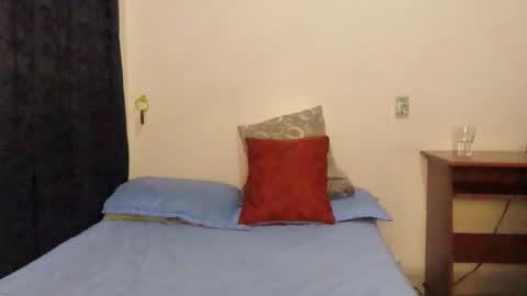 Snapshot of santiexxx chatting on 10-09-25, 02:42 santiexxx online show from 10-09-25, 02:42