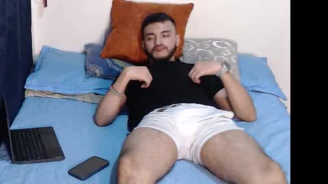 Snapshot of santiexxx chatting on 10-11-25, 03:39 santiexxx online show from 10-11-25, 03:39