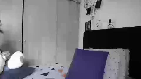 Snapshot of santii_rose chatting on 09-25-25, 01:15 Santii online show from 09-25-25, 01:15