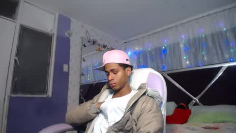Snapshot of santy_bigcock_01 chatting on 07-04-26, 02:12 santy online show from 07-04-26, 02:12
