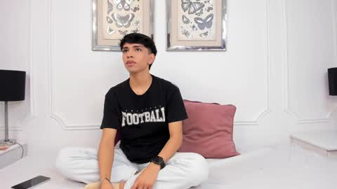 Santiago Carrington online show from 12-29-24, 01:49