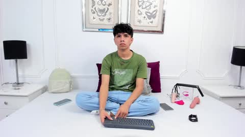 Santiago Carrington online show from 01-03-25, 08:11