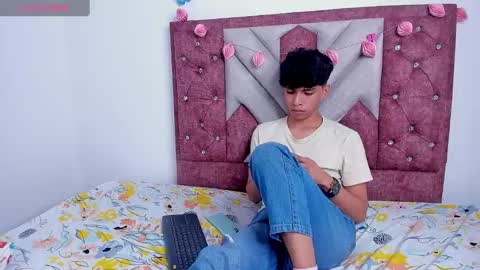 Santiago Carrington online show from 03-12-25, 01:14