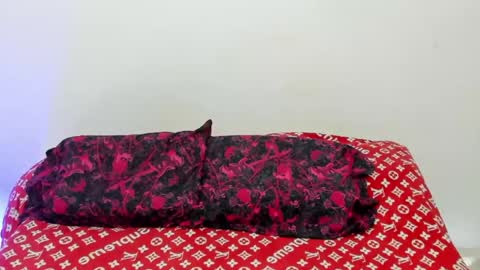 santy_of1 online show from 05-10-26, 11:37