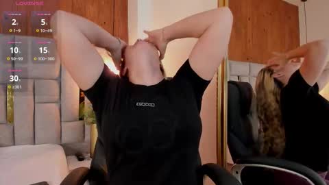 Snapshot of saori_newman chatting on 10-13-25, 12:05 Saori online show from 10-13-25, 12:05