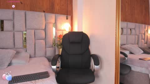 Snapshot of saori_newman chatting on 10-17-25, 12:08 Saori online show from 10-17-25, 12:08