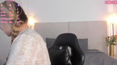 Snapshot of saori_newman chatting on 03-30-26, 11:33 Saori online show from 03-30-26, 11:33