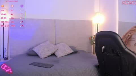 Snapshot of saori_newman chatting on 04-22-26, 11:56 Saori online show from 04-22-26, 11:56
