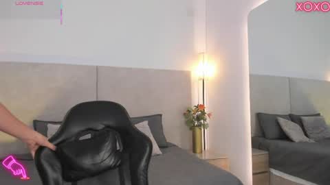 Snapshot of saori_newman chatting on 04-27-26, 11:52 Saori online show from 04-27-26, 11:52