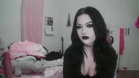 Snapshot of saphirerose1 chatting on 11-14-25, 10:40 Sapphire online show from 11-14-25, 10:40