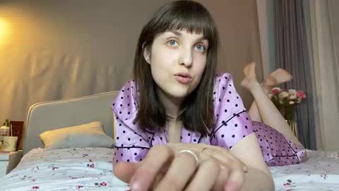 Snapshot of saphirree chatting on 10-31-25, 10:55 Anny online show from 10-31-25, 10:55