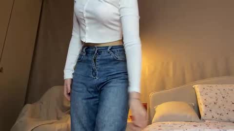 Snapshot of saphirree chatting on 11-03-25, 10:10 Anny online show from 11-03-25, 10:10