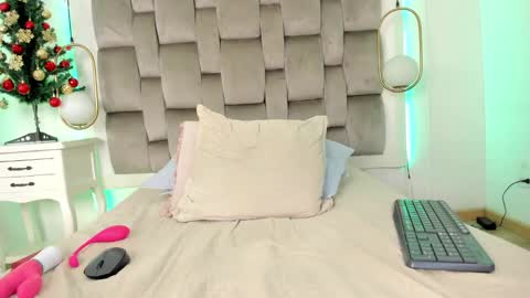 Sara online show from 12-15-24, 07:13