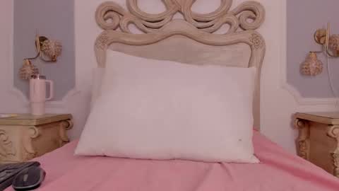 Sara online show from 09-18-25, 03:41