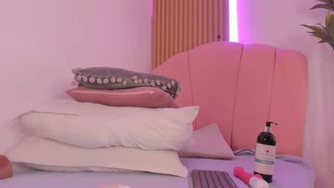 Sara online show from 09-24-25, 03:59