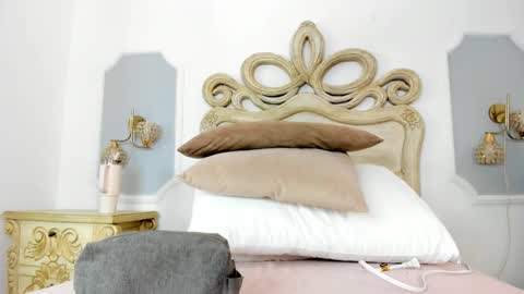 Sara online show from 12-22-25, 03:36