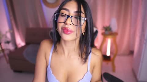 Snapshot of sara_albrecht chatting on 01-22-25, 12:27 Sara online show from 01-22-25, 12:27