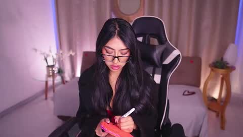 Snapshot of sara_albrecht chatting on 02-14-25, 12:47 Sara online show from 02-14-25, 12:47