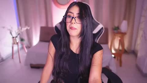 Snapshot of sara_albrecht chatting on 02-15-25, 01:27 Sara online show from 02-15-25, 01:27