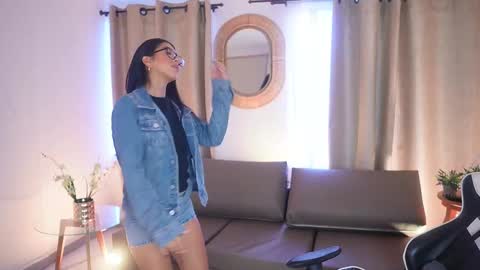 Snapshot of sara_albrecht chatting on 02-24-25, 04:15 Sara online show from 02-24-25, 04:15