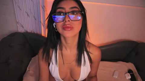 Snapshot of sara_albrecht chatting on 10-22-25, 01:06 Sara online show from 10-22-25, 01:06