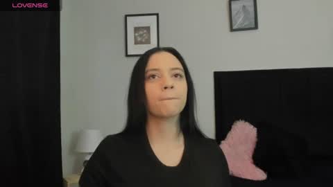 Snapshot of sara_b11 chatting on 06-19-26, 06:01 sara_b11 online show from 06-19-26, 06:01