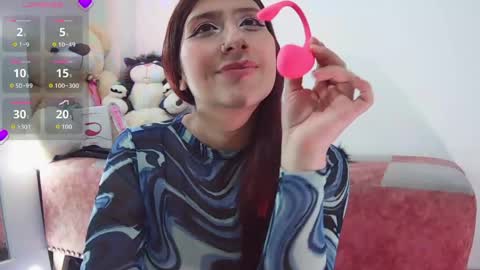Snapshot of sara_blum_ chatting on 05-08-26, 02:28 SARA online show from 05-08-26, 02:28