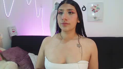 Snapshot of sara_blum_ chatting on 06-15-26, 03:58 SARA online show from 06-15-26, 03:58