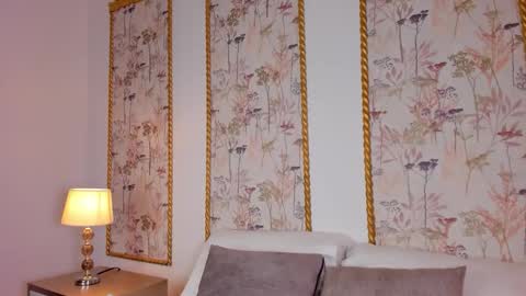 Sara online show from 10-24-25, 07:43