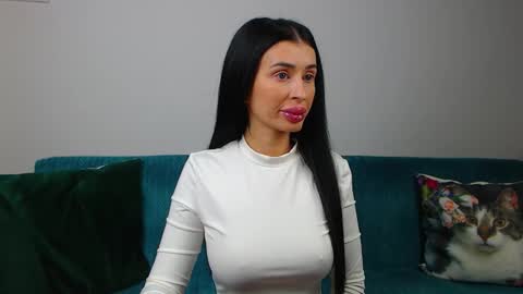 Im Sara I am happy to be here  online show from 10-04-25, 05:22