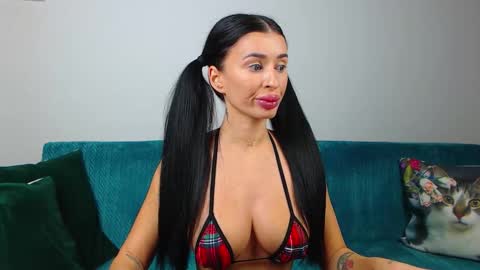 Im Sara I am happy to be here  online show from 10-10-25, 05:01