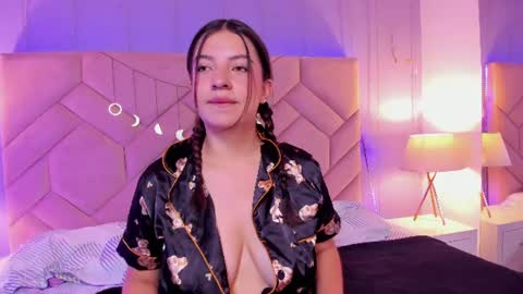 Sara  online show from 06-25-26, 11:37