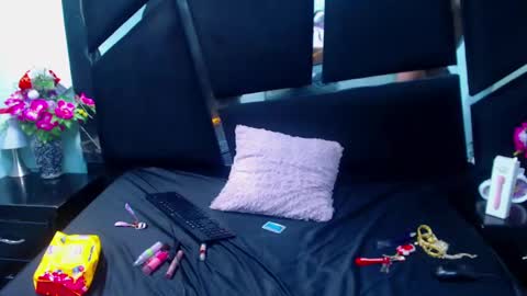 Snapshot of sara_honny chatting on 12-13-24, 04:11 sara_honny online show from 12-13-24, 04:11