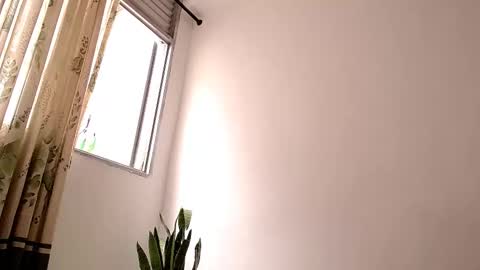 sara_johnson__ online show from 10-01-25, 05:41